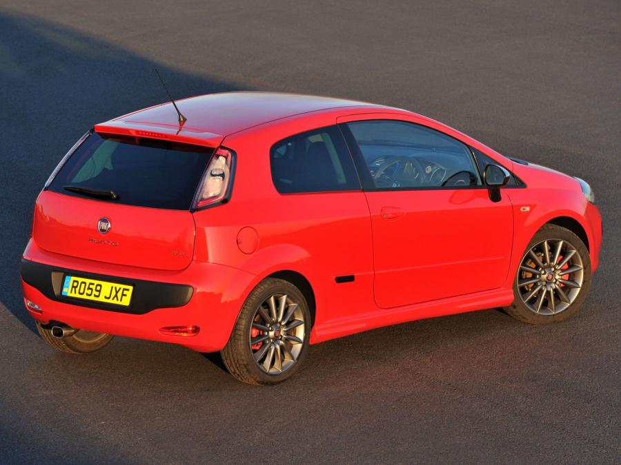  Fiat Punto Evo 3-Door 2010 года  (UK) (фото 13 из 16)